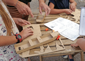 Les maquettes kit et colle : une alternative créative aux écrans